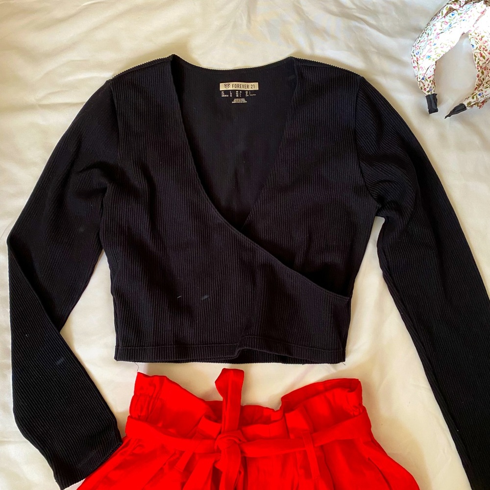Forever 21, Black, V-neck, Cropped Top with Long Sleeves, Size Large